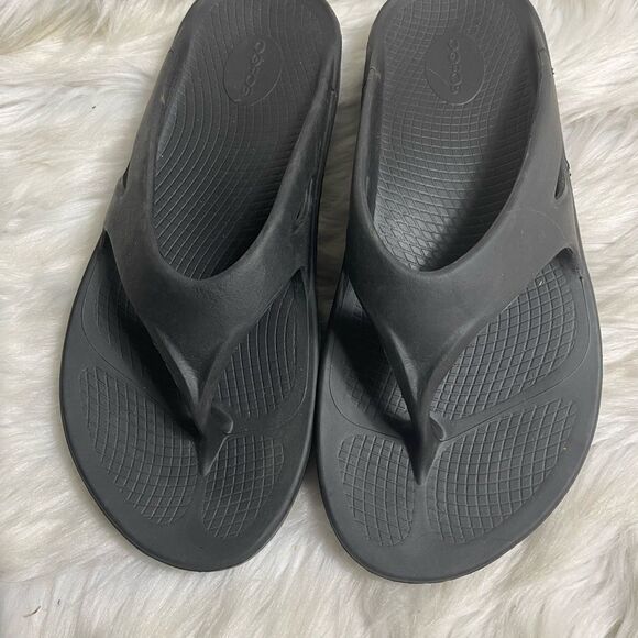 OOFOS Unisex Black Rubber slip on thong sandals Men SZ12 Women SZ14 - Picture 4 of 11